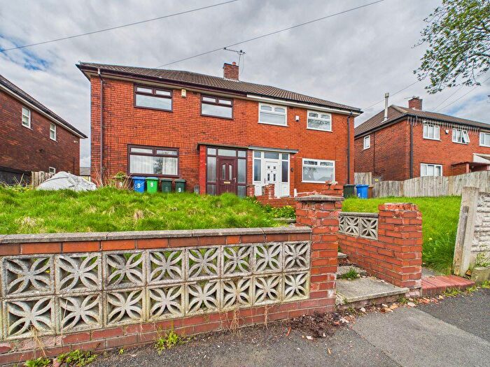 3 Bedroom Semi Detached House For Sale In Cedar Road, Middleton, Manchester, M24