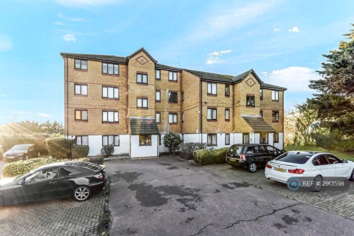 2 Bedroom Flat To Rent In Alan Hocken Way, London, E15