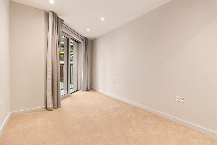 2 Bedroom Apartment To Rent In Nine Elms Lane, London, SW11