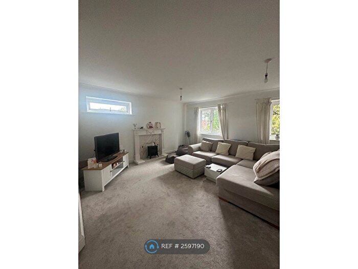 2 Bedroom Flat To Rent In Lancastria Mews, Maidenhead, SL6