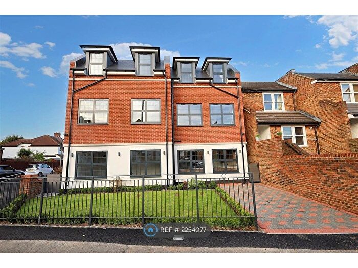 3 Bedroom Flat To Rent In Ennerdale Court, Surbiton, KT5