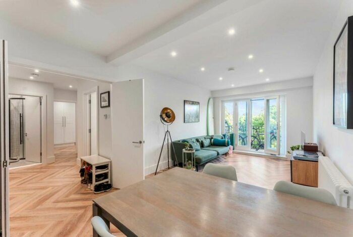 2 Bedroom Flat To Rent In York Way, London, N7