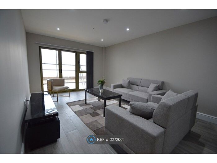 2 Bedroom Flat To Rent In Station Road, Langley, Slough, SL3