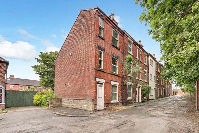 3 Bedroom End Of Terrace House For Sale In Radford Grove Lane, Nottingham, NG7