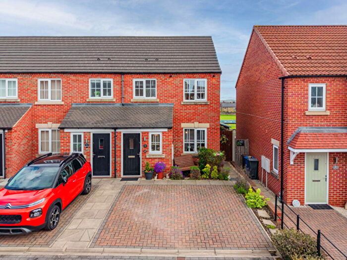 2 Bedroom Town House For Sale In Beacon View, Monk Bretton, S71