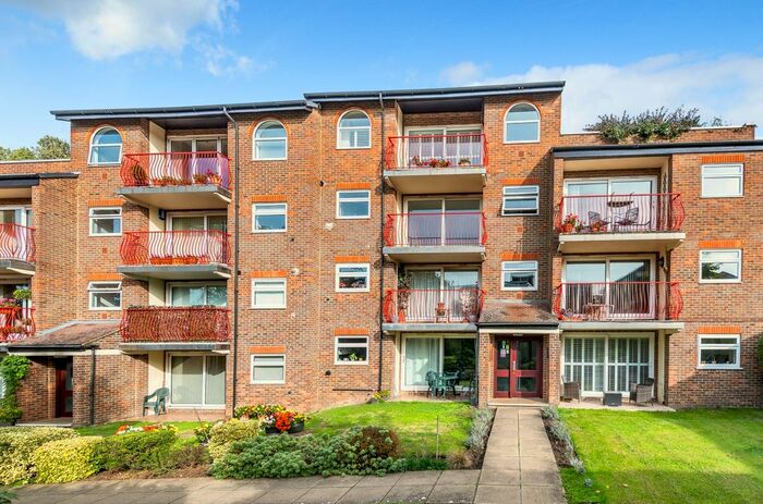 3 Bedroom Flat To Rent In Court Downs Road, Beckenham, BR3