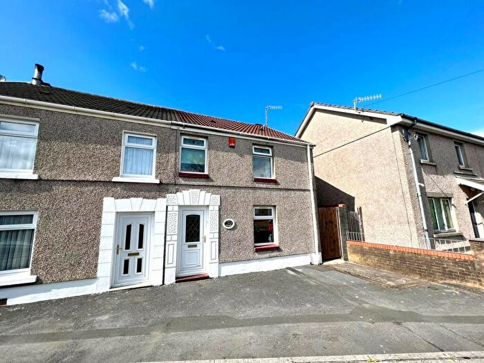 3 Bedroom End Of Terrace House For Sale In Copperworks Road, Llanelli, SA15