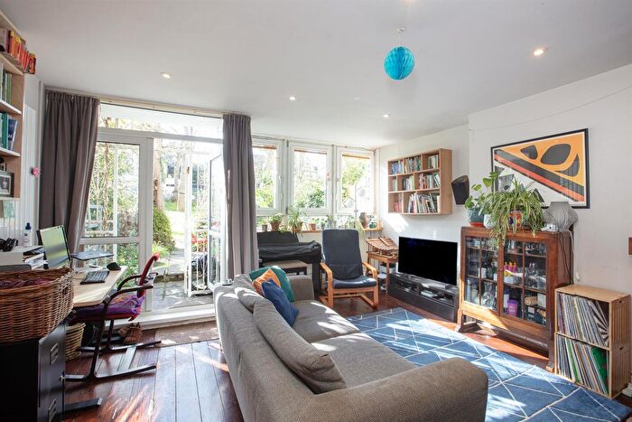 3 Bedroom Maisonette For Sale In Camberwell Grove, Camberwell, SE5