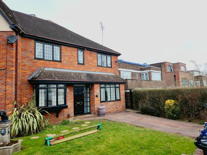 5 Bedroom Semi-Detached House To Rent In Ashley Lane, Hendon, NW4