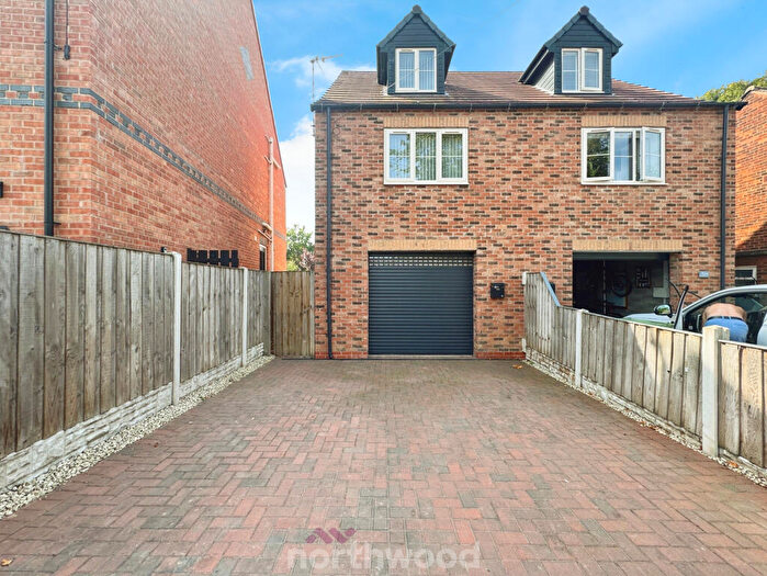 4 Bedroom Semi-Detached House To Rent In Chesswick Avenue, Scunthorpe, DN17