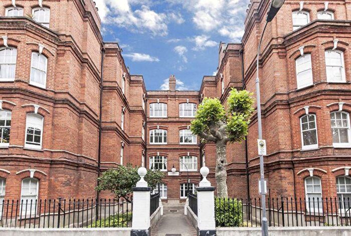 2 Bedroom Flat To Rent In Queen's Club Gardens, Barons Court, W14