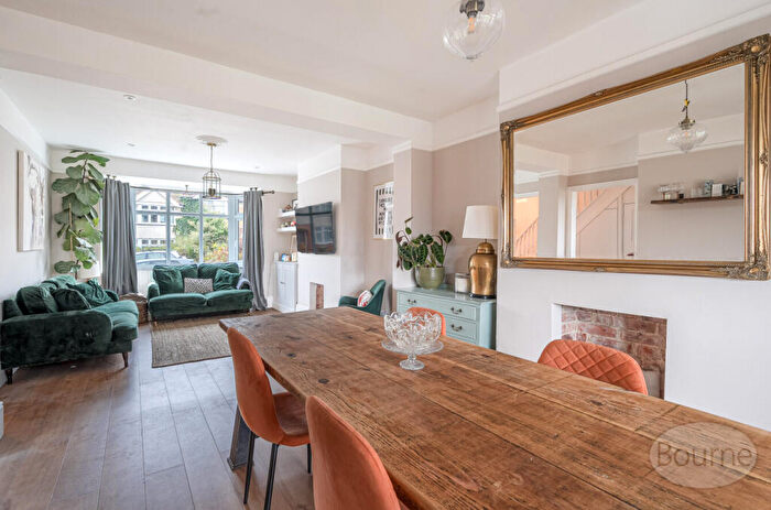 3 Bedroom Semi Detached House For Sale In Byrefield Road, Guildford, Surrey, GU2