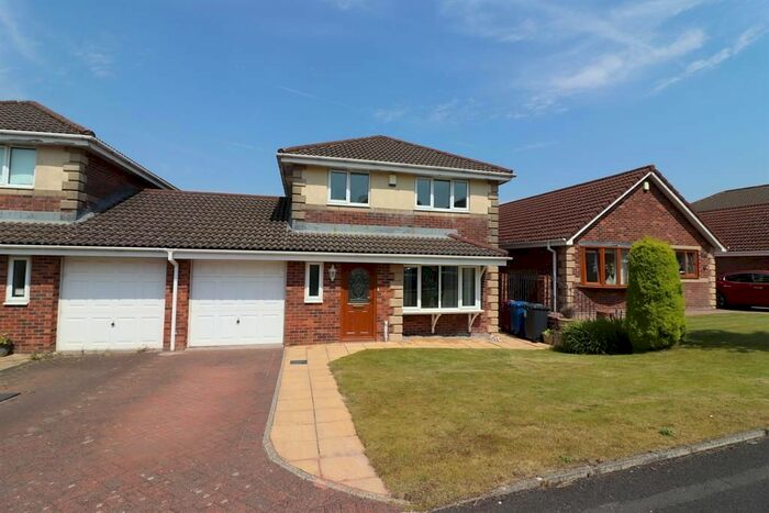 3 Bedroom Detached House To Rent In Northumberland Close, Darwen, BB3