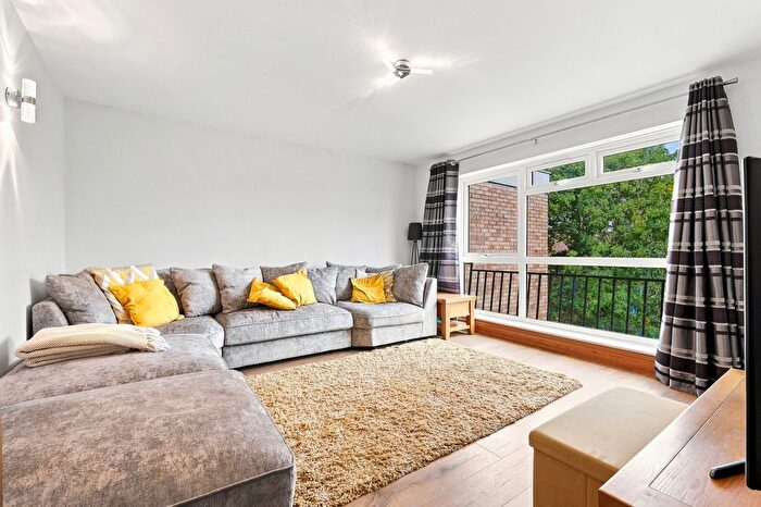 2 Bedroom Flat For Sale In St. Lawrence Gardens, Leigh-On-Sea, SS9
