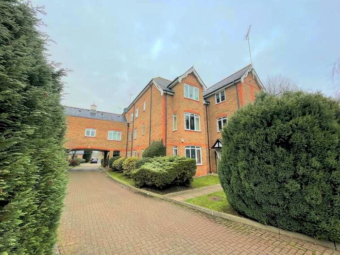 1 Bedroom Apartment To Rent In Holywell Hill, St. Albans AL1