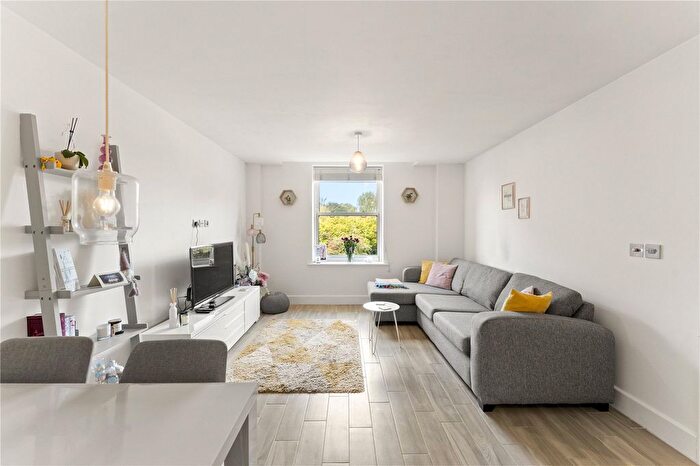 1 Bedroom Flat For Sale In Summerhouse Lane, Harefield, Uxbridge, UB9