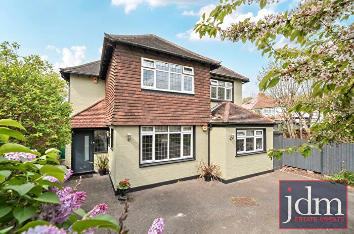 5 Bedroom Detached House To Rent In Fairoak Drive, London, SE9