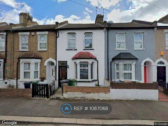 4 Bedroom Terraced House To Rent In Oakdale Road, London, E11