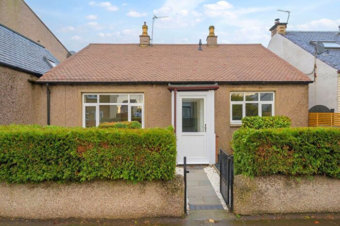 2 Bedroom Detached Bungalow For Sale In Dunfermline Road, Crossgates, KY4