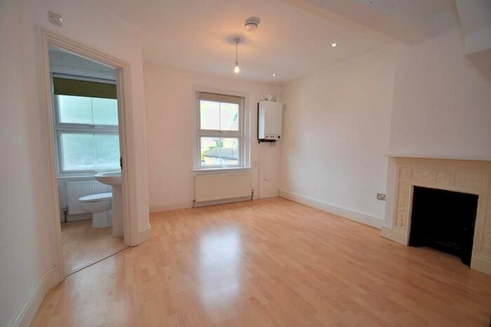 1 Bedroom Flat To Rent In High Street, Northwood, HA6