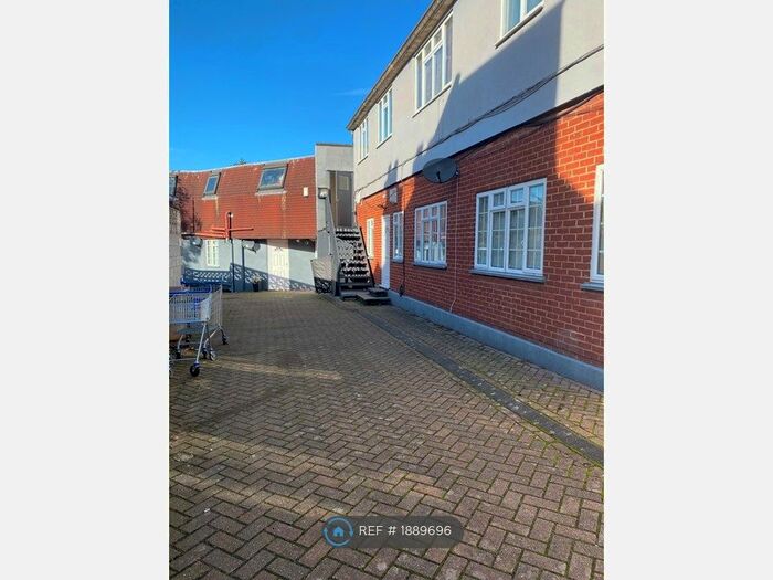 1 Bedroom Flat To Rent In Carpenters Court, Bromley, BR1