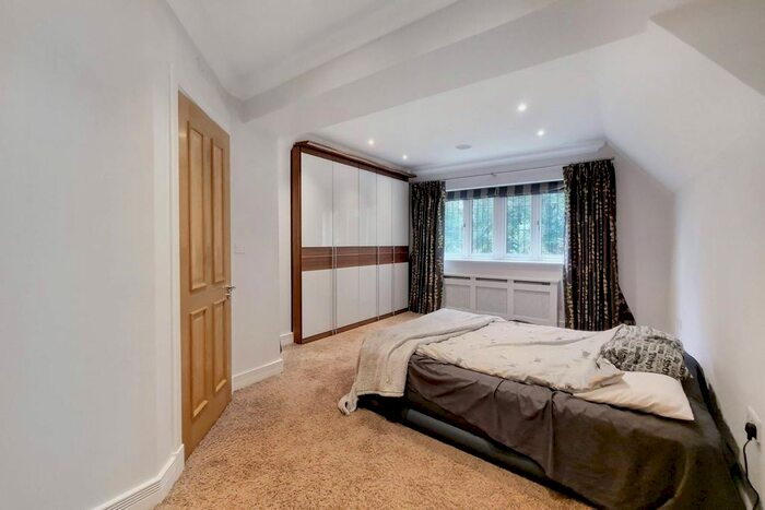 4 Bedroom Semi-Detached House To Rent In Court Road, Eltham, London, SE9
