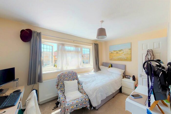 1 Bedroom Property To Rent In Beeches Crescent, Southgate, RH10