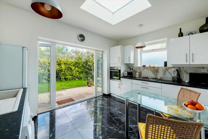 1 Bedroom Flat To Rent In Woodside Avenue, Highgate, N6