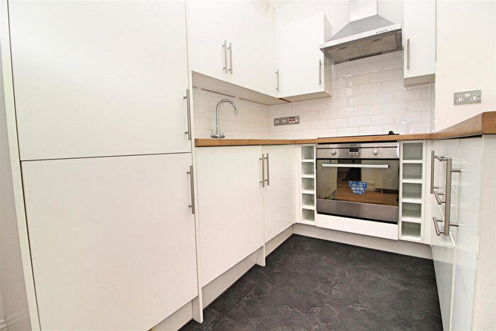 1 Bedroom Apartment For Sale In Brunswick Road, Hove, BN3