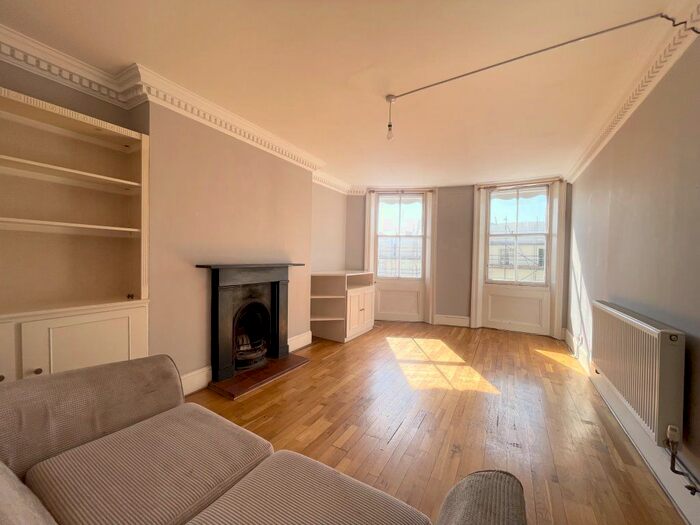 2 Bedroom Flat To Rent In Lansdowne Place, Hove, BN3
