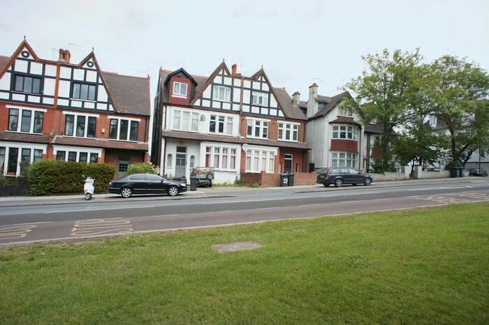 1 Bedroom Flat To Rent In Streatham Common North, Streatham Common, SW16