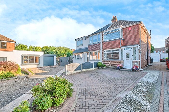 2 Bedroom Semi-Detached House For Sale In Cedar Close, Walsall, WS5