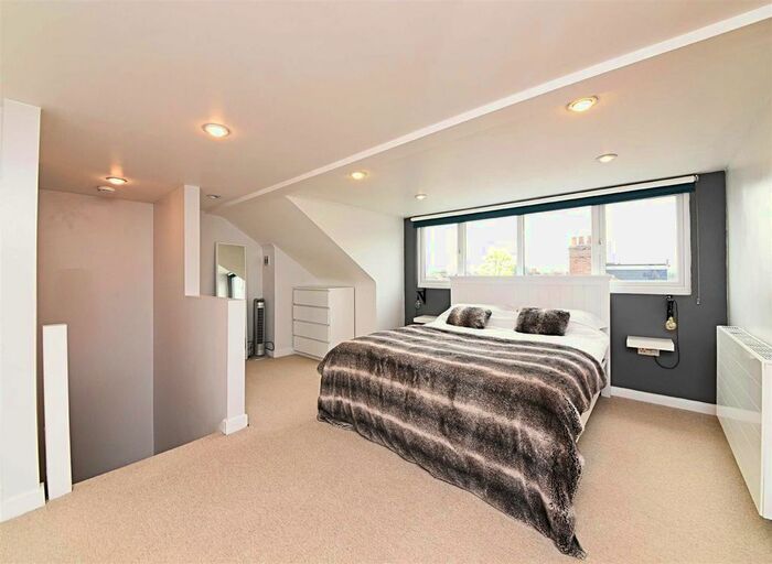 3 Bedroom Flat To Rent In Granville Road, London, N12
