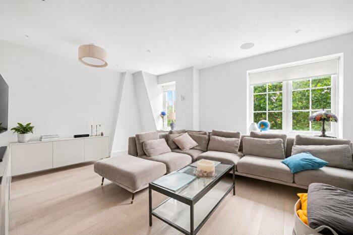3 Bedroom Apartment To Rent In Heath Drive, London, NW3
