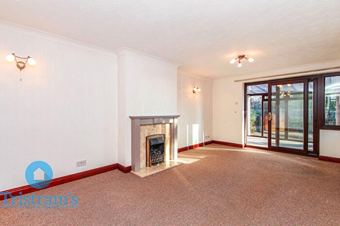 2 Bedroom Detached Bungalow To Rent In Bedlington Gardens, Mapperley, Nottinghamshire, NG3