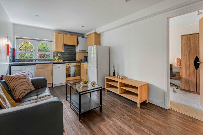 1 Bedroom Flat To Rent In Hyde Terrace, Leeds, LS2