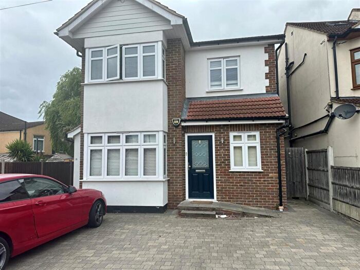 2 Bedroom Maisonette To Rent In Southdown Road, Hornchurch, RM11