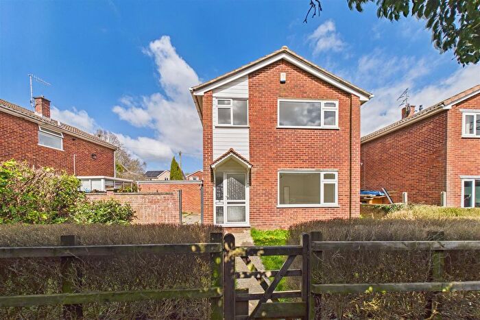 4 Bedroom Detached House For Sale In The Beagles, Cashes Green, Stroud, GL5