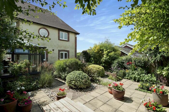 2 Bedroom House To Rent In Burnes Vale, Rottingdean, Brighton, BN2