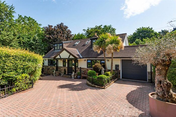 4 Bedroom Detached House For Sale In Eastgate Close, Bramhope, Leeds, LS16