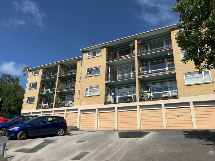 2 Bedroom Apartment To Rent In Pera Road, Bath, BA1