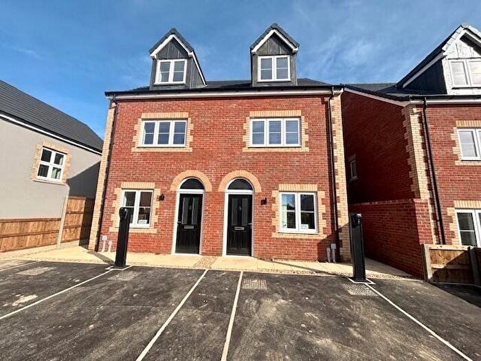 3 Bedroom Town House To Rent In Wagtail Road, Downham Market, PE38