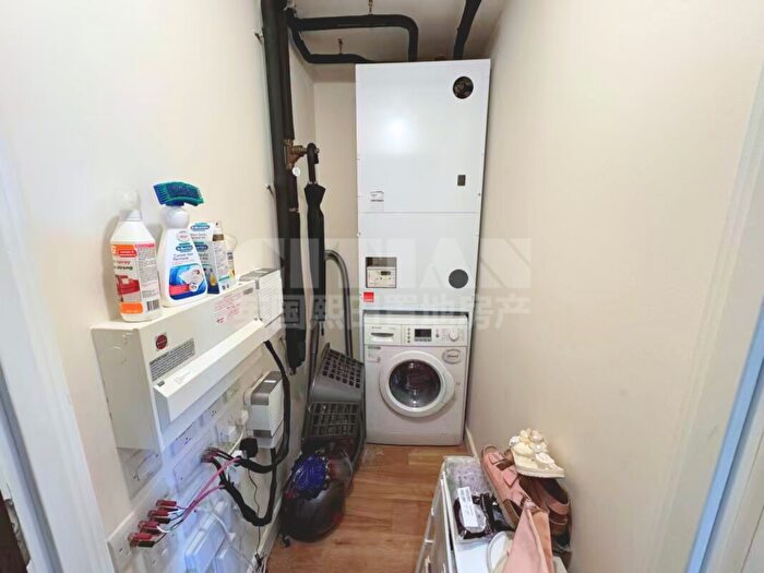 2 Bedroom Apartment For Sale In Golding House, NW9