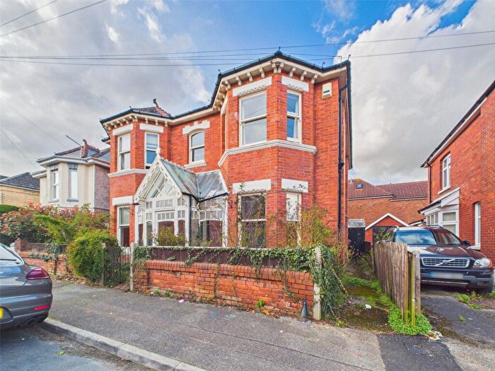 4 Bedroom Detached House For Sale In Harcourt Road, Bournemouth, Dorset, BH5