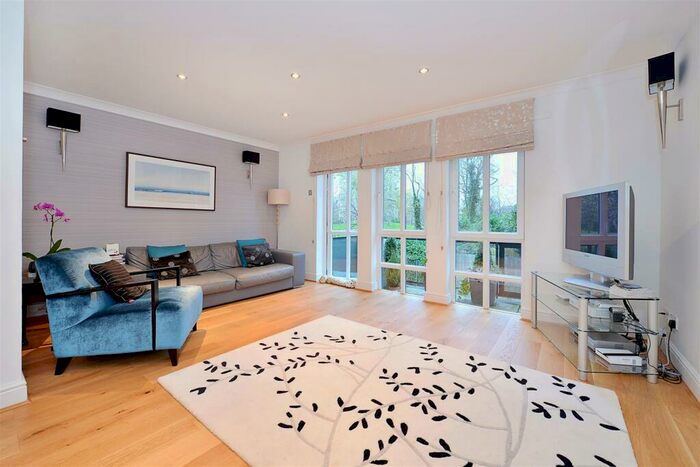 4 Bedroom Town House To Rent In Brightlingsea Place, Limehouse, London, E14