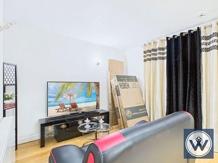 Studio For Sale In Vantage Building, Station Approach, Hayes, UB3