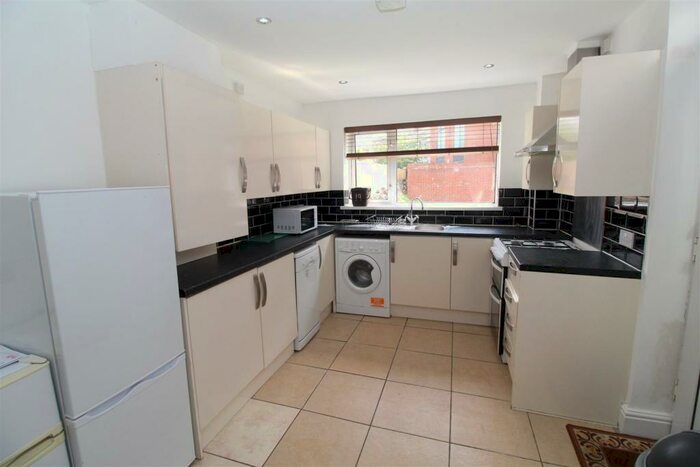 5 Bedroom House To Rent In Minister Street, Cathays, Cardiff, CF24