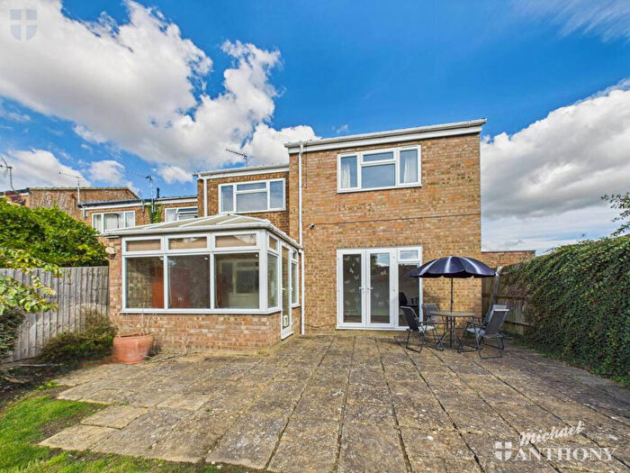 3 Bedroom End Of Terrace House For Sale In Charmfield Road, Aylesbury, HP21