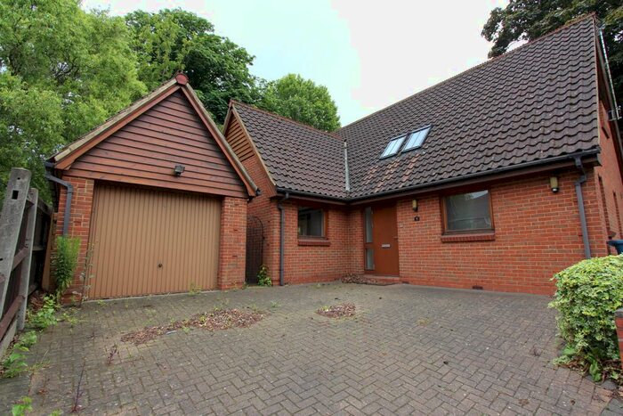 3 Bedroom Detached House To Rent In Tyburn Lane, Harrow-On-The-Hill, Harrow, HA1