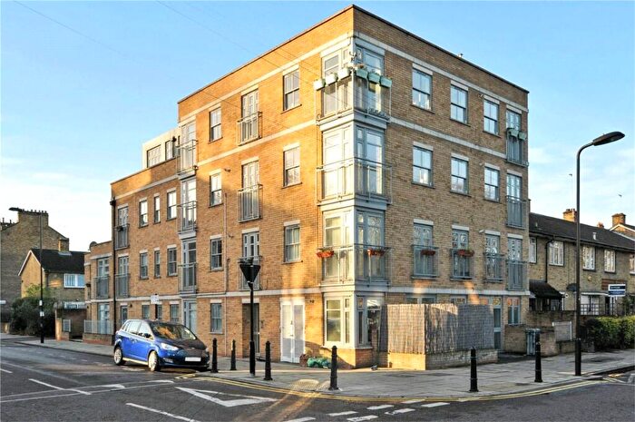 2 Bedroom Apartment To Rent In Sandringham Road, Dalston, E8